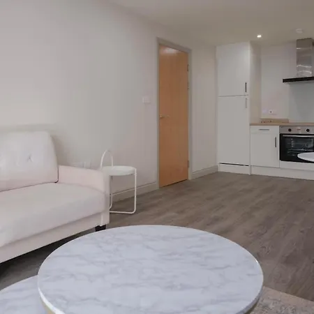 Charming 1-bedroom In Leeds Centre Perfect For Couples Or Solo Travelers Лідс